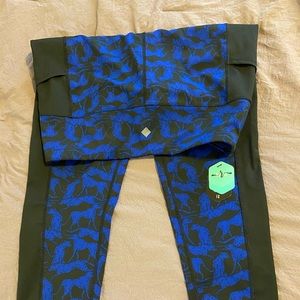 LuLaRoe Rise Fearless Cropped Fitness Legging